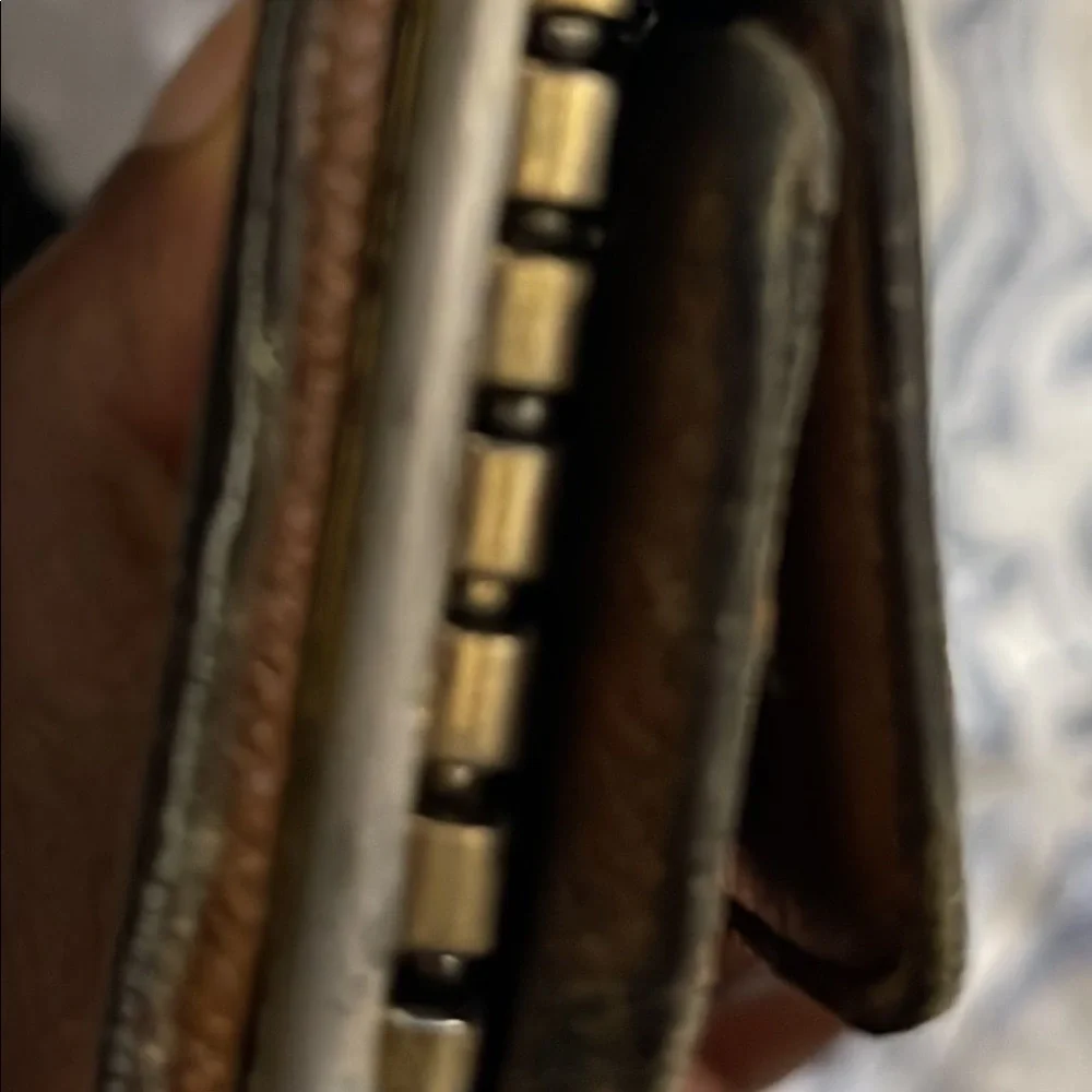 Louis Vuttion key wallet used in fair condition - Picture 3 of 9